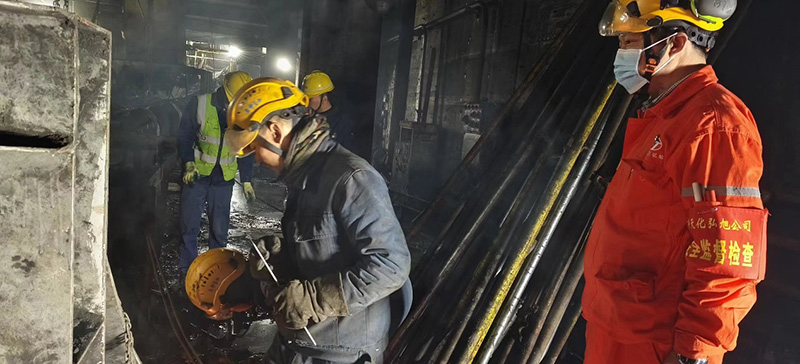 堅守崗位過清明 奮斗實干敬英烈(圖1) 堅守崗位過清明 奮斗實干敬英烈(圖1)