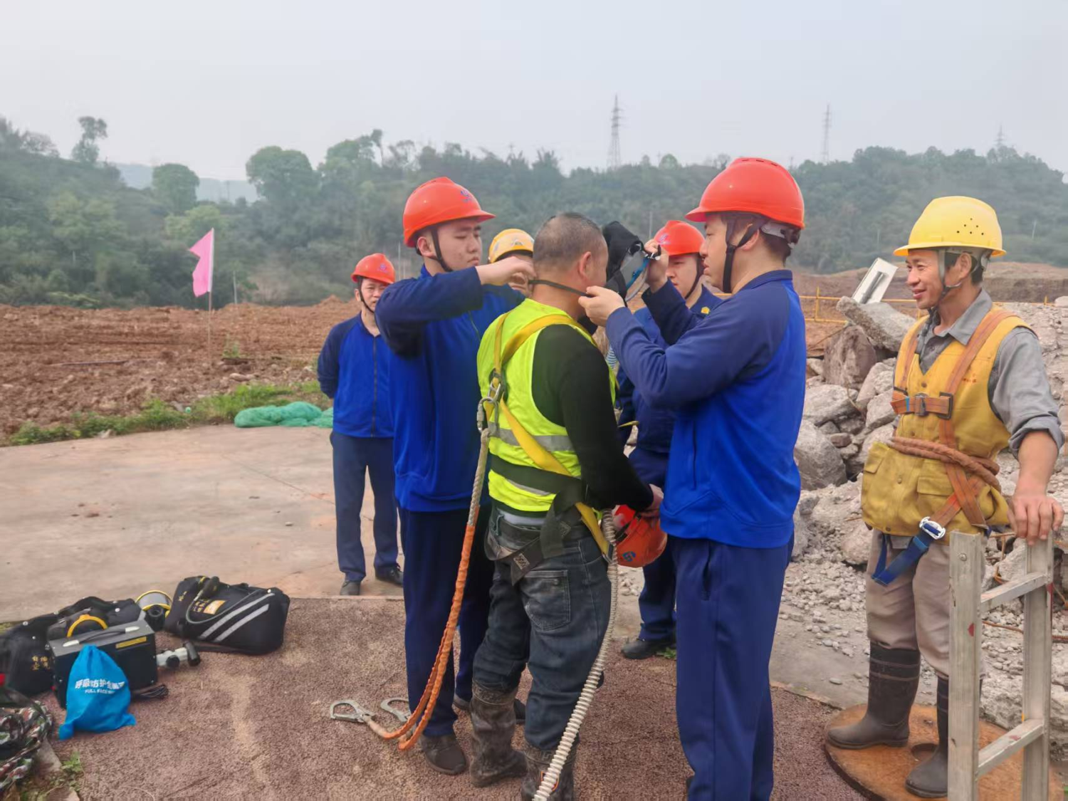 化工園區西區污水提升項目 有限空間作業順利完成(圖1) 化工園區西區污水提升項目 有限空間作業順利完成(圖1)