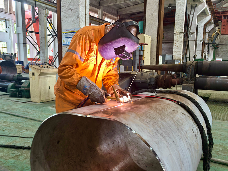 弘旭員工直面烈日考驗,汗水鑄就質量豐碑(圖2) 弘旭員工直面烈日考驗,汗水鑄就質量豐碑(圖2)