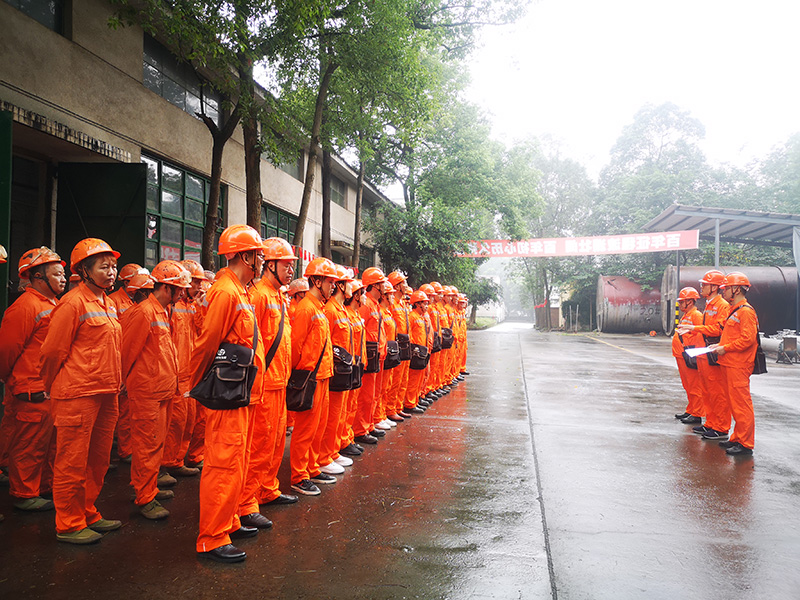 弘旭公司進(jìn)行受限空間現(xiàn)場(chǎng)應(yīng)急處置演練(圖3) 弘旭公司進(jìn)行受限空間現(xiàn)場(chǎng)應(yīng)急處置演練(圖3)