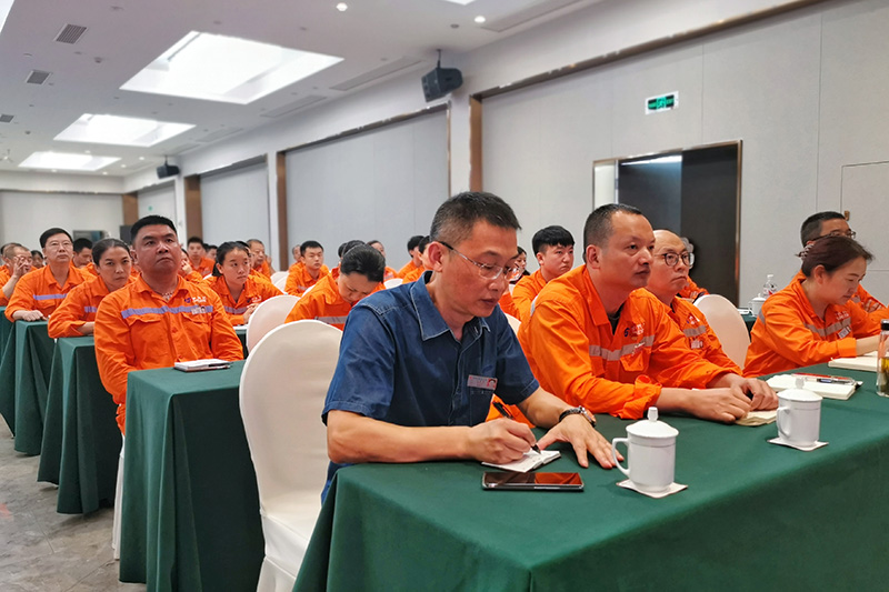 瀘州市安協與弘旭公司開展安全法律法規培訓會(圖2) 瀘州市安協與弘旭公司開展安全法律法規培訓會(圖2)