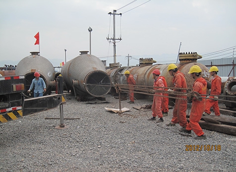 齊心協力，換熱器管束抽芯